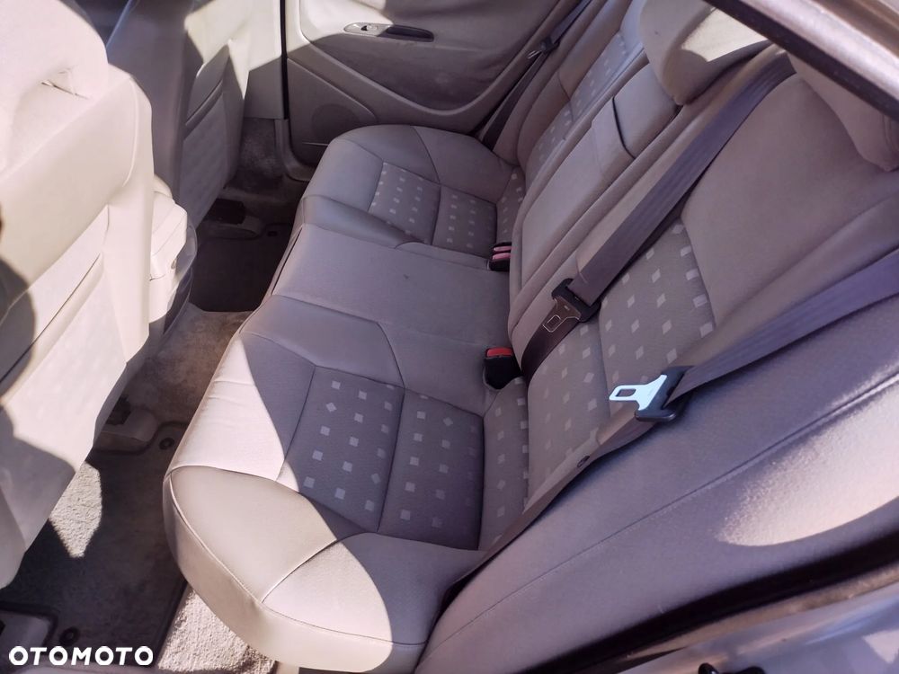 Volvo S60 2.4 Kinetic - 31