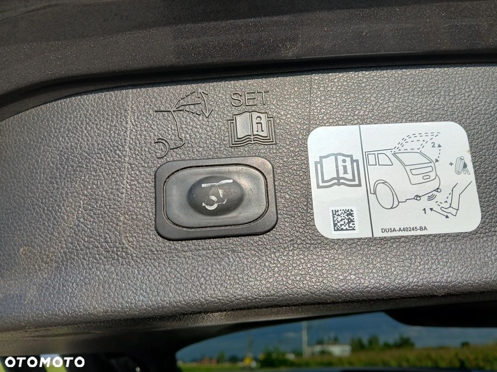 Ford Kuga 1.5 EcoBoost FWD ST-Line X - 33