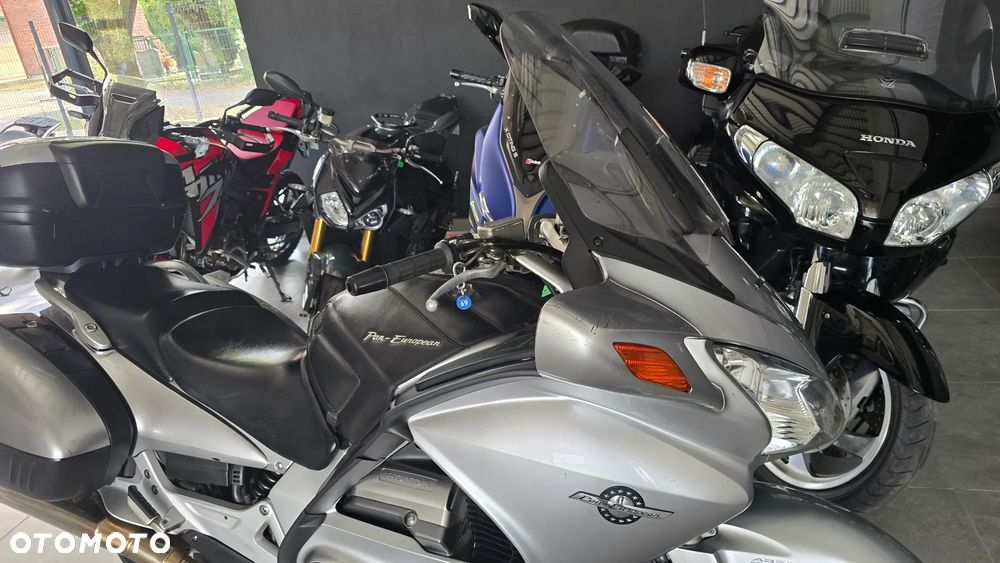 Honda ST - 29
