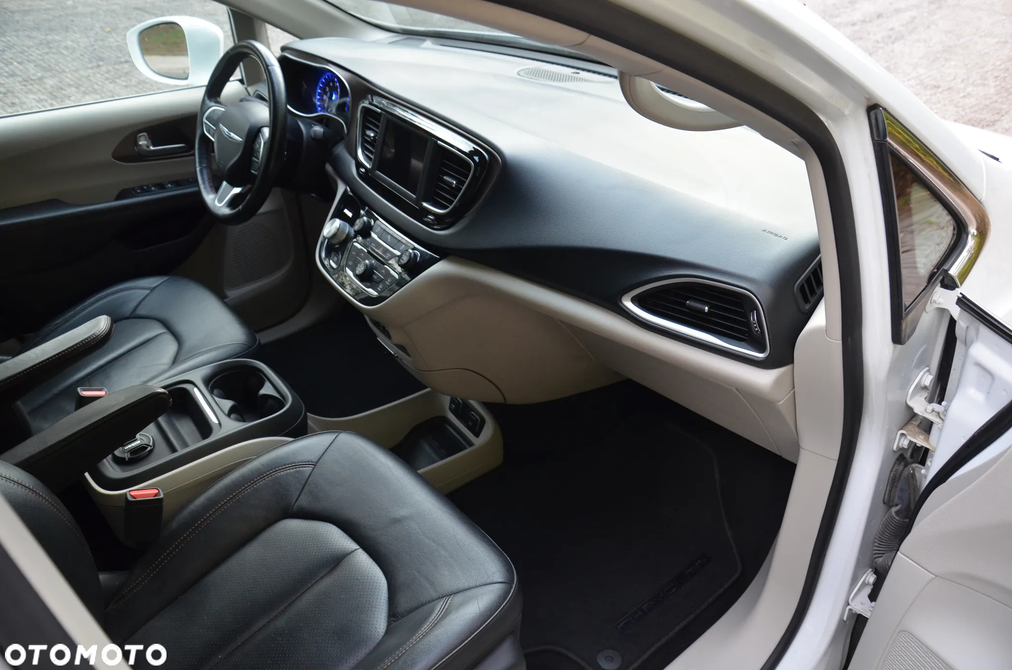 Chrysler Pacifica - 10