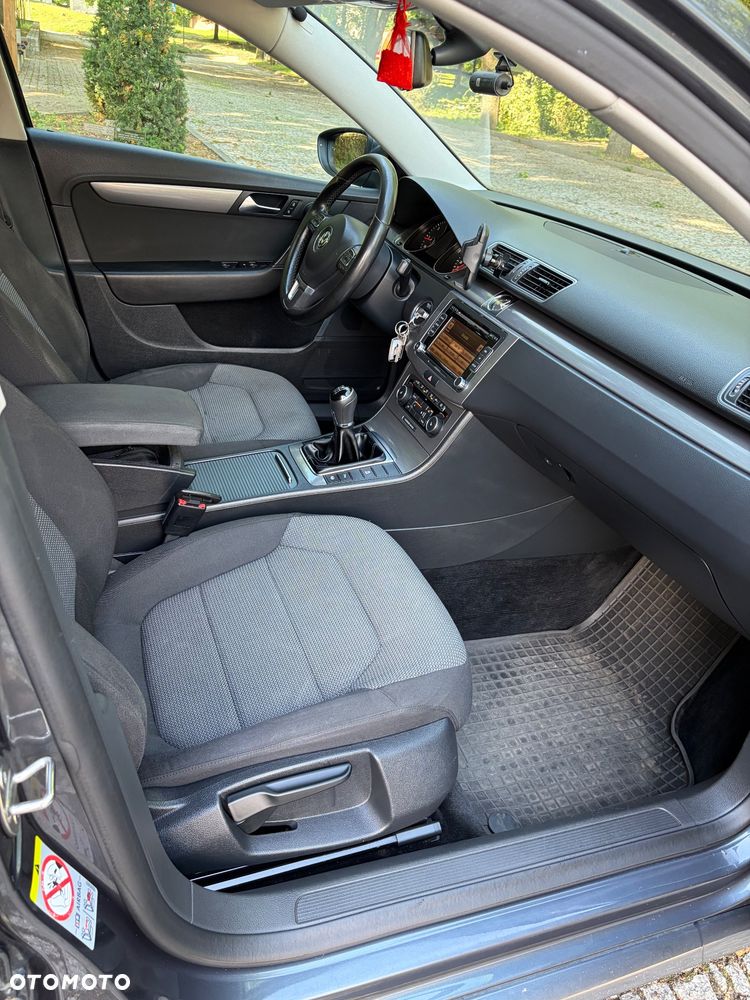 Volkswagen Passat 2.0 TDI DPF Comfortline - 12