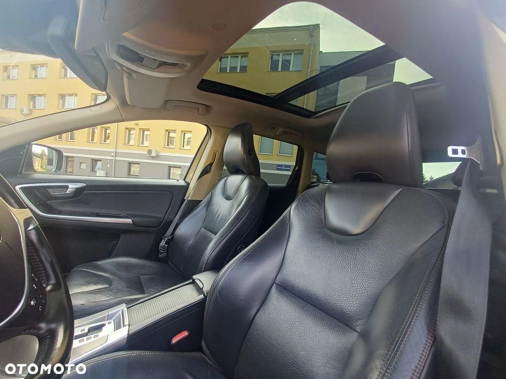 Volvo XC 60 2.4D AWD Momentum - 16