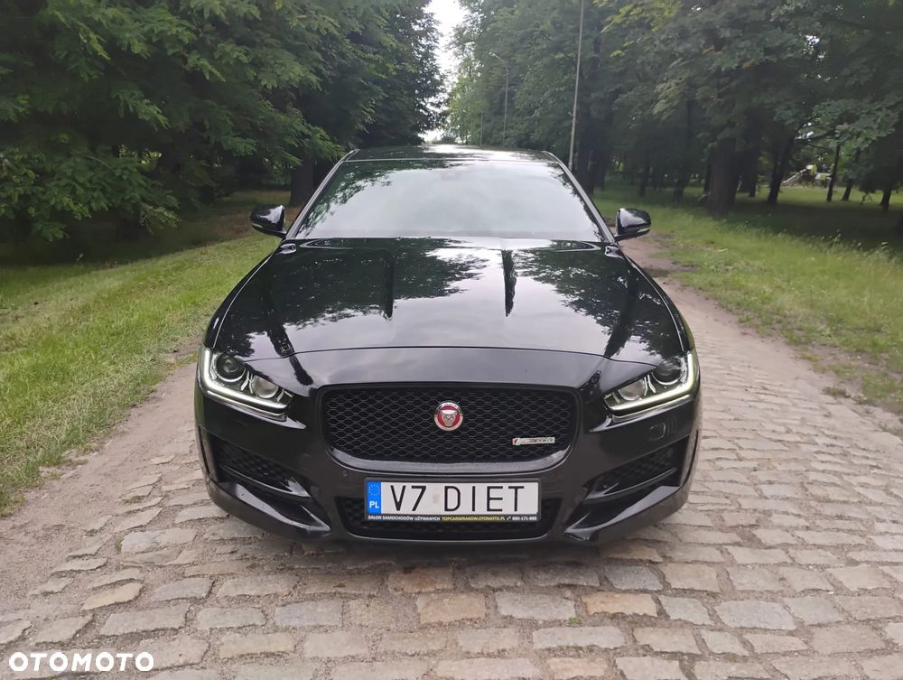 Jaguar XE 2.0 D AWD R-Sport - 19