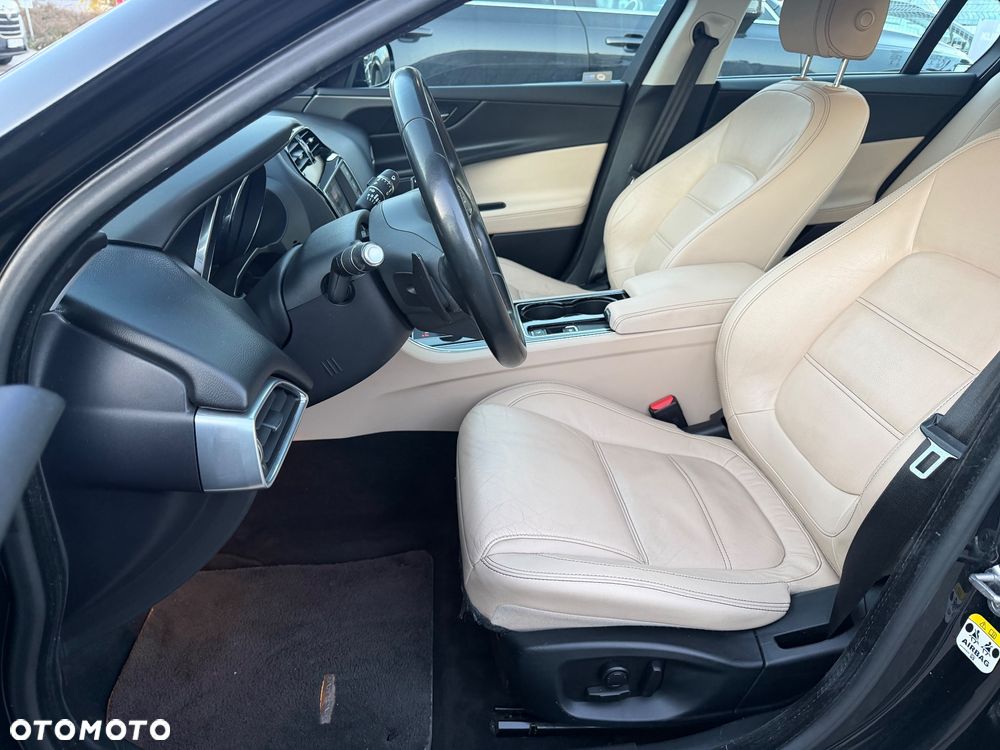 Jaguar XE 2.0 D Prestige - 10