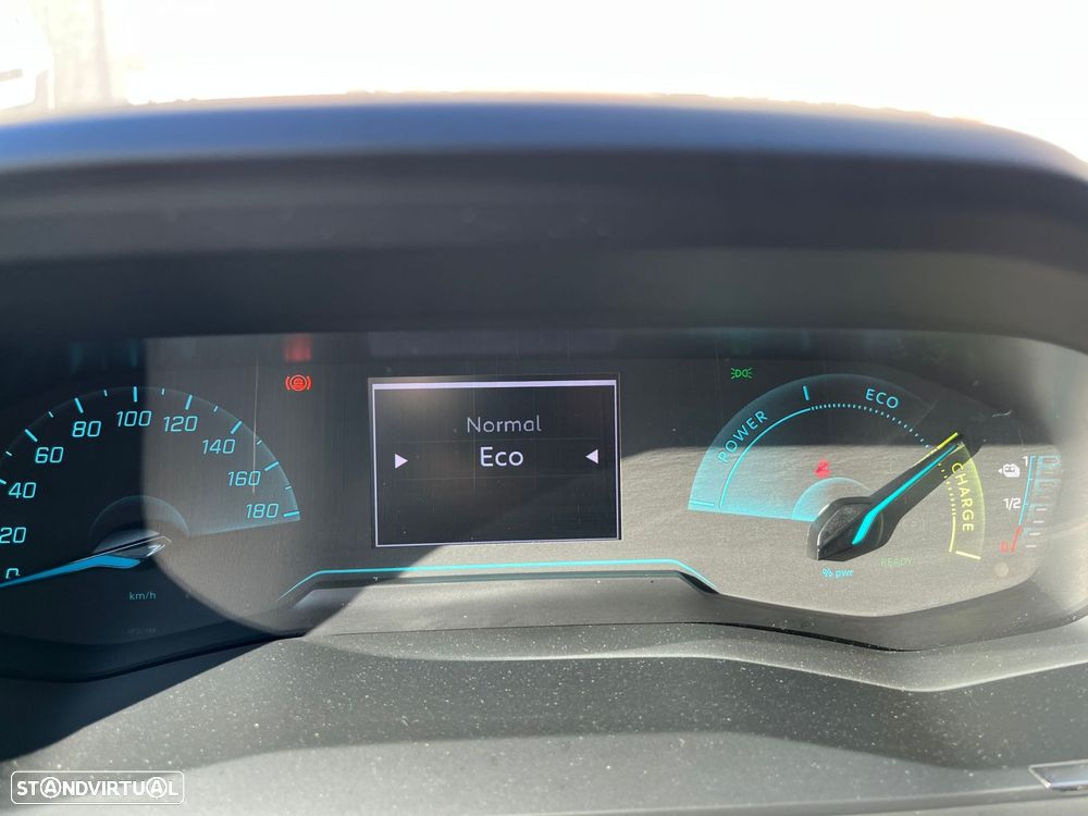 Peugeot e-208 Allure - 25
