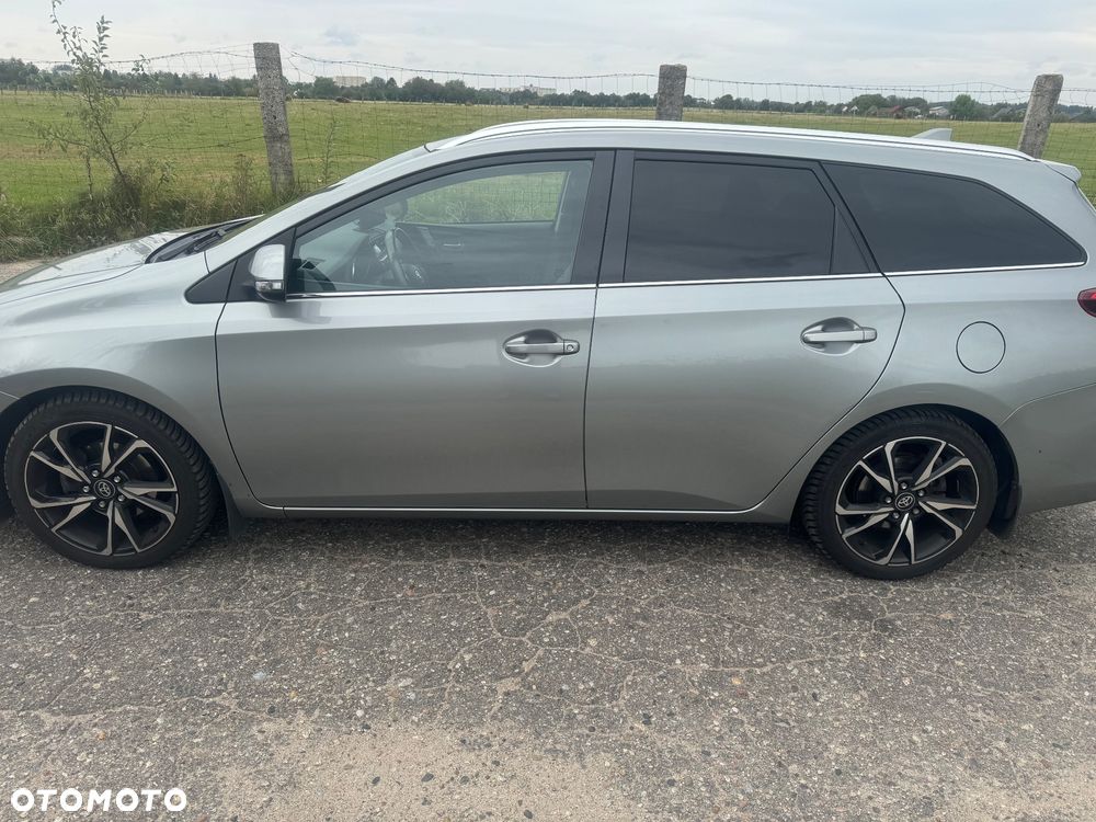 Toyota Auris 1.6 D-4D Premium - 8