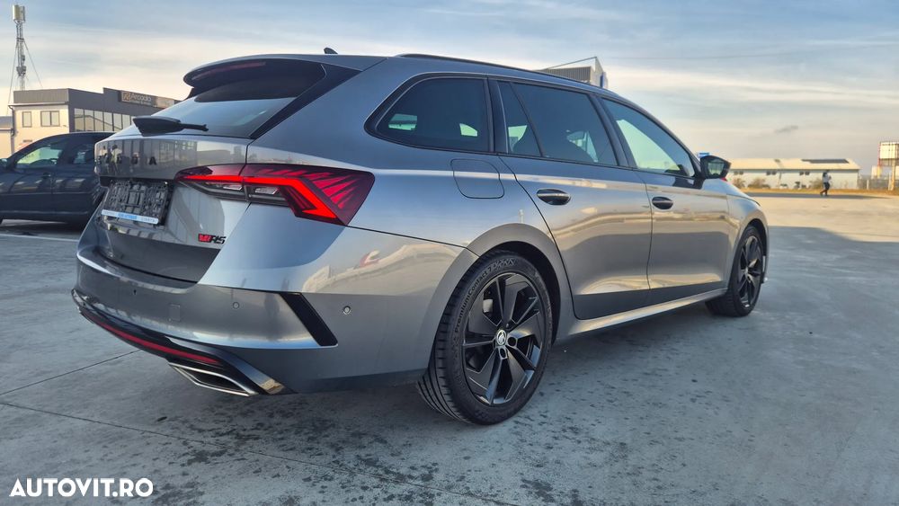 Skoda Octavia Combi 2.0 TDI DSG RS Plus - 4