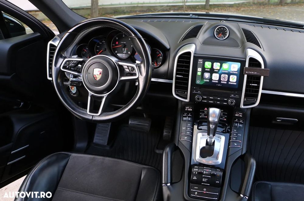 Porsche Cayenne 3.0 L - 12