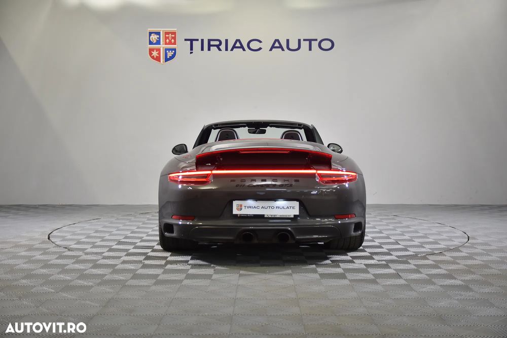 Porsche 911 Carrera 4 GTS PDK - 12
