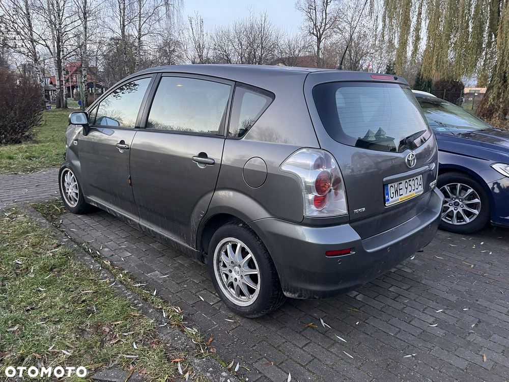 Toyota Corolla Verso - 3