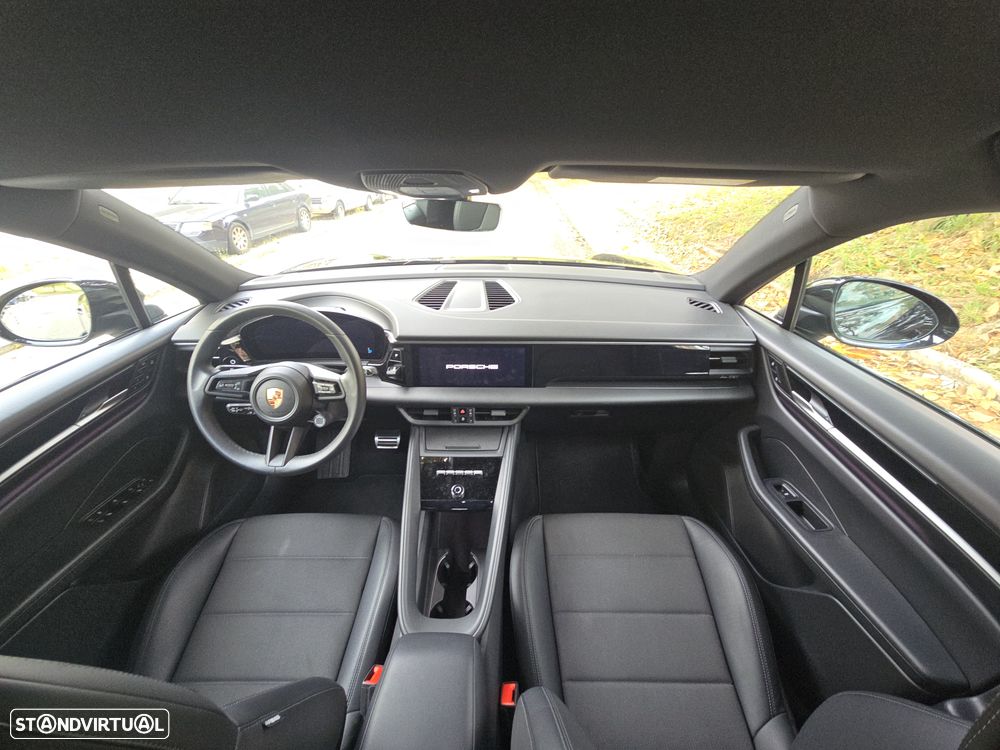 Porsche Macan Electric - 12