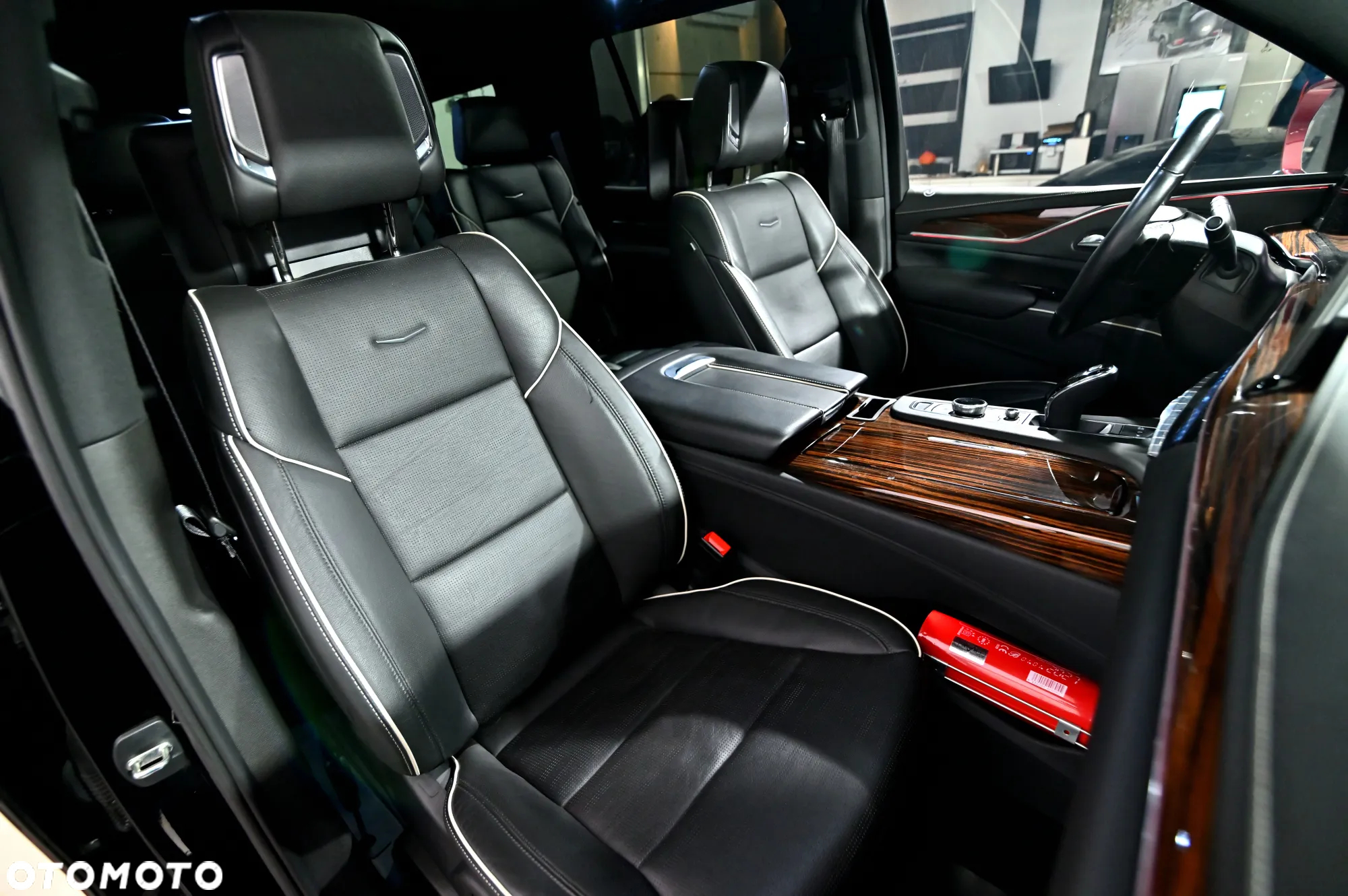 Cadillac Escalade - 25