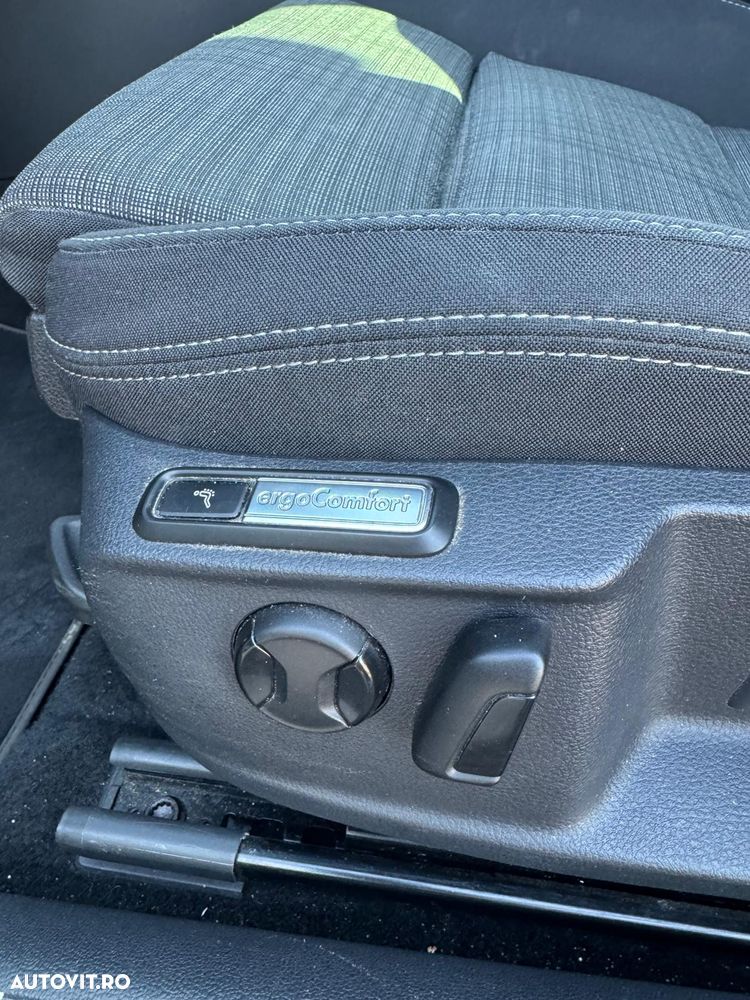 Volkswagen Passat 2.0 TDI SCR DSG Business - 38