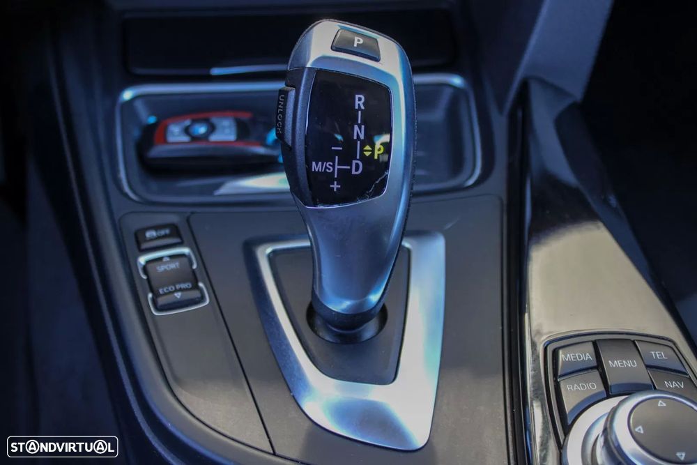 BMW 318 d Auto Line Sport - 19