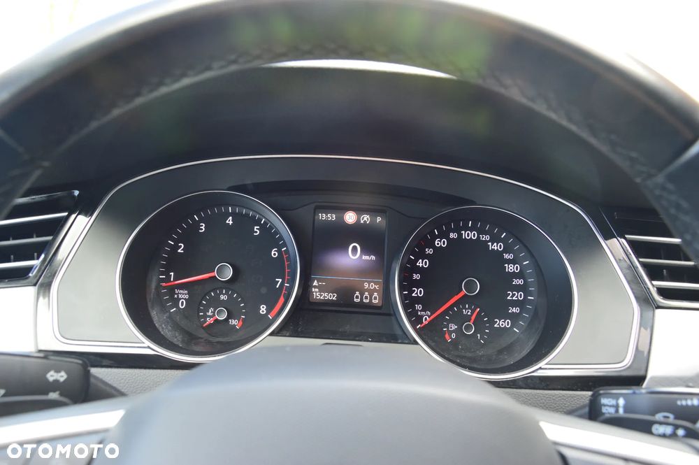 Volkswagen Passat - 25