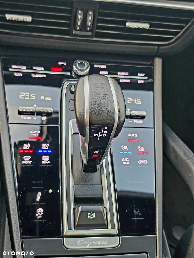 Porsche Cayenne - 25