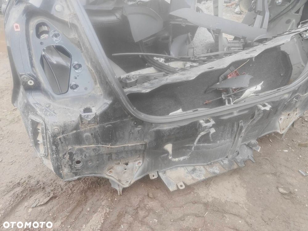PAS TYLNY TOYOTA YARIS II HB 5D - 2