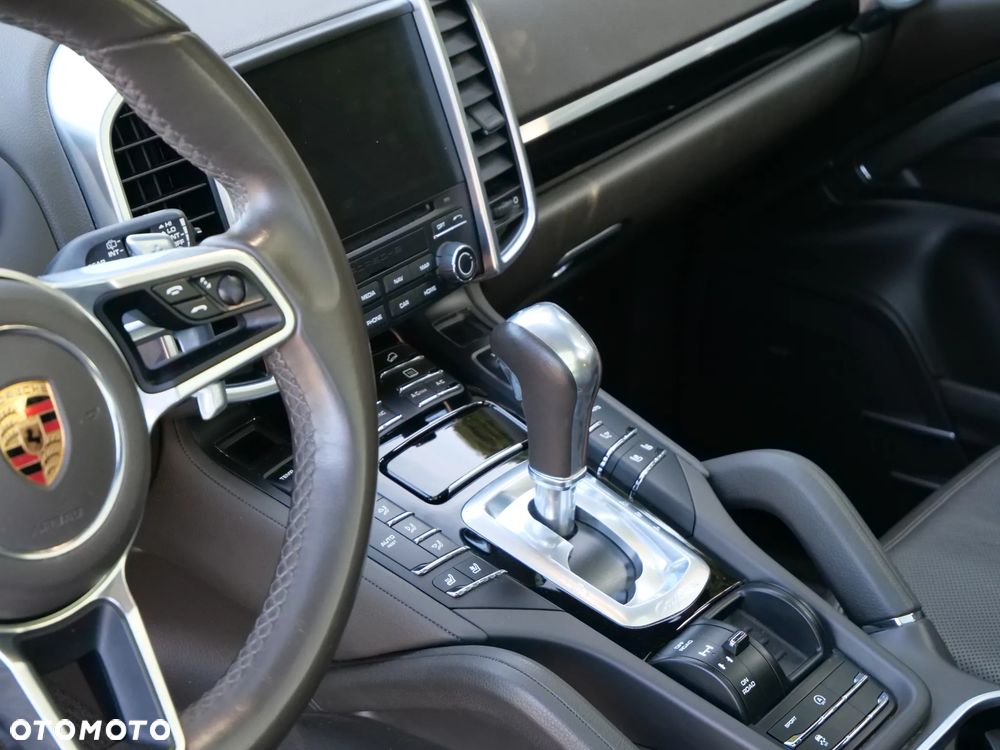 Porsche Cayenne Platinum Edition - 10