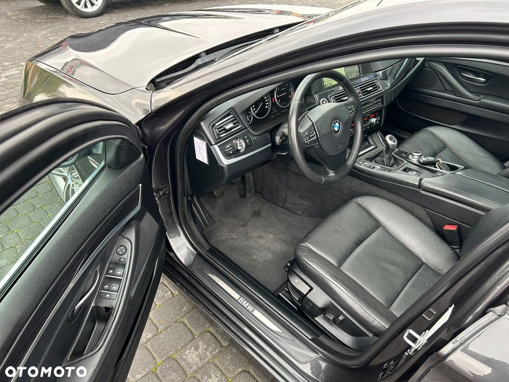 BMW Seria 5 518d Touring Luxury Line - 15