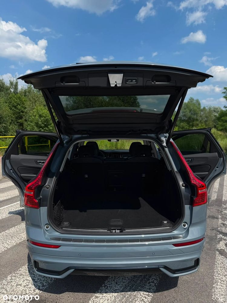 Volvo XC 60 B4 D Plus Dark - 18