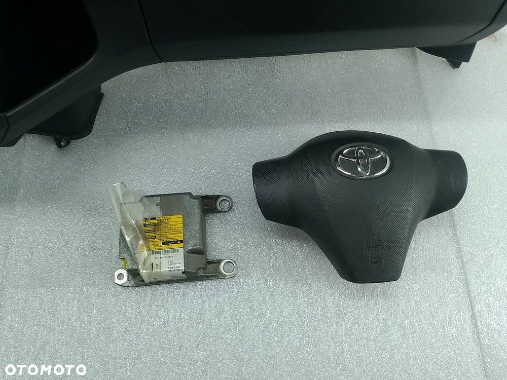 DESKA ROZDZIELCZA,KONSOLA PODUSZKI SENSOR PASY TOYOTA YARIS II ( 06-11 ) - 10