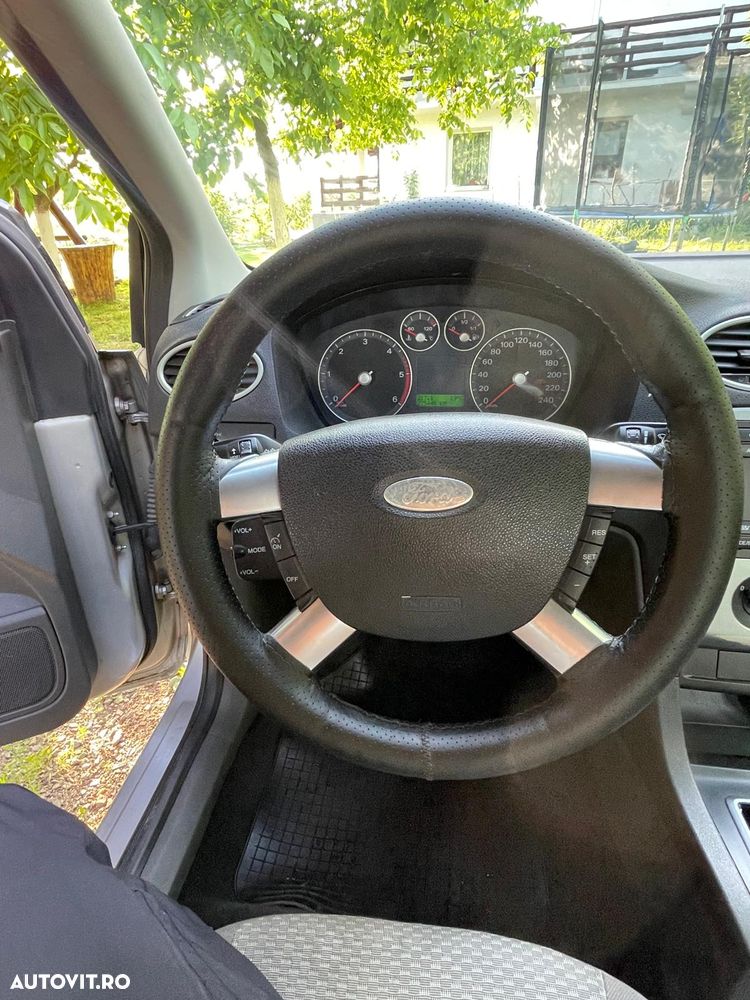 Ford Focus 1.8 TDCi Ambiente - 6