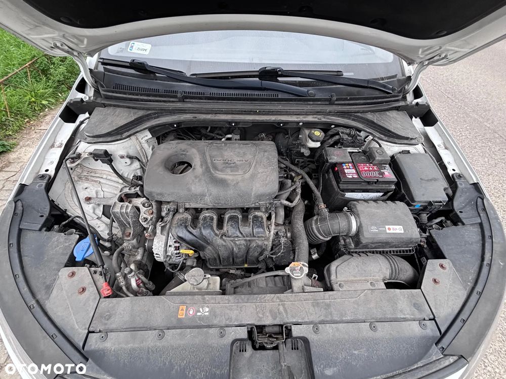 Hyundai Elantra 1.6 Classic + - 8