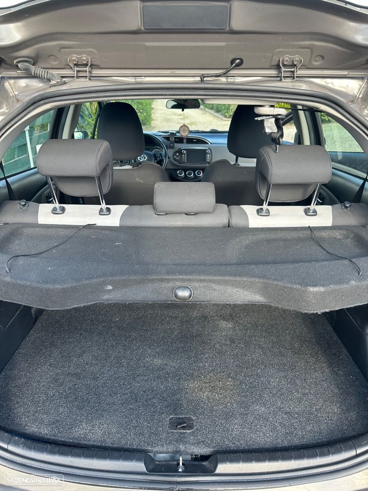 Toyota Yaris 1.0 VVT-i Comfort c/ Design-Pack - 6