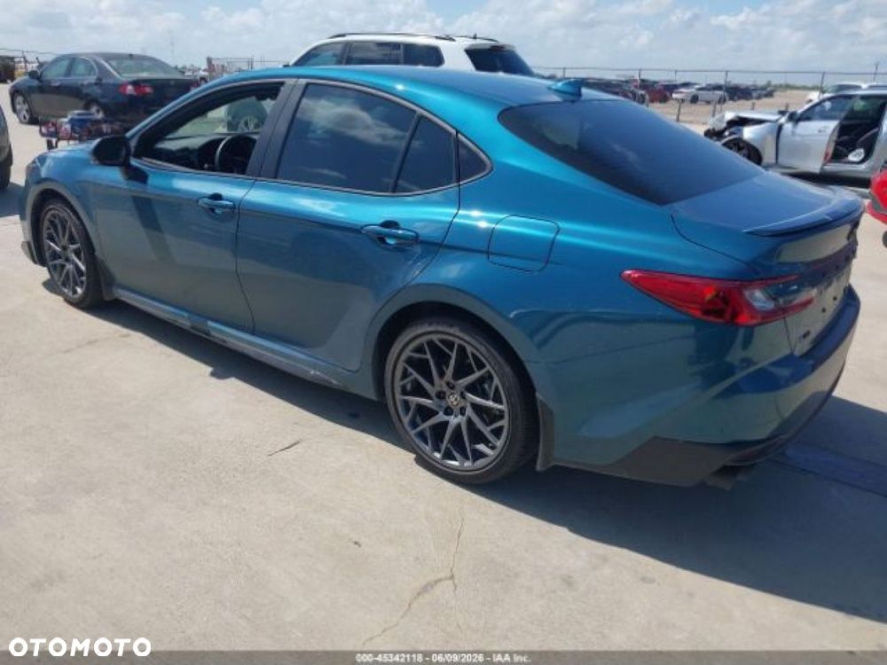 Toyota Camry - 4