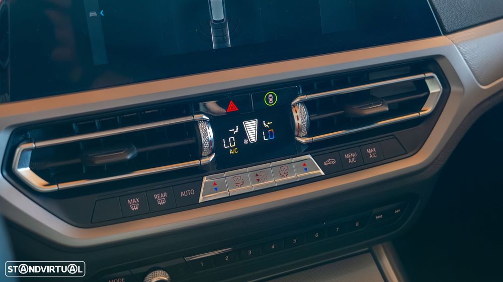 BMW 330 e Touring Corporate Edition Auto - 17
