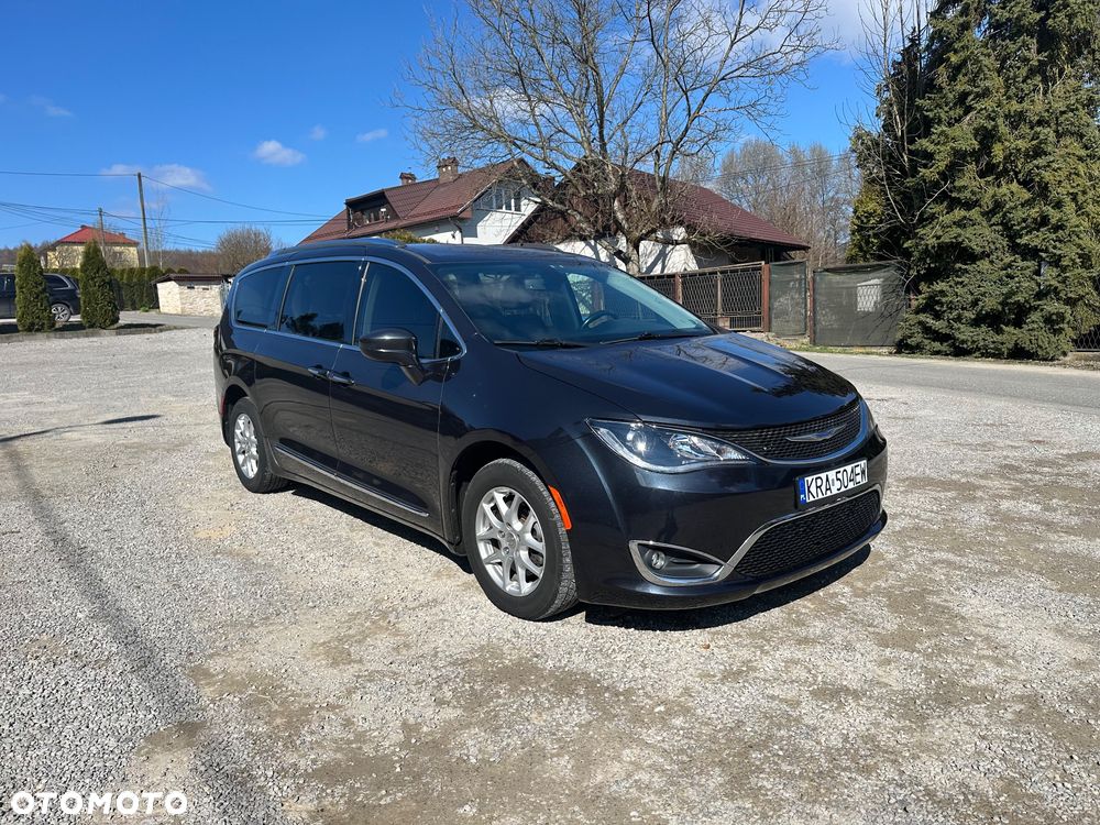 Chrysler Pacifica - 4