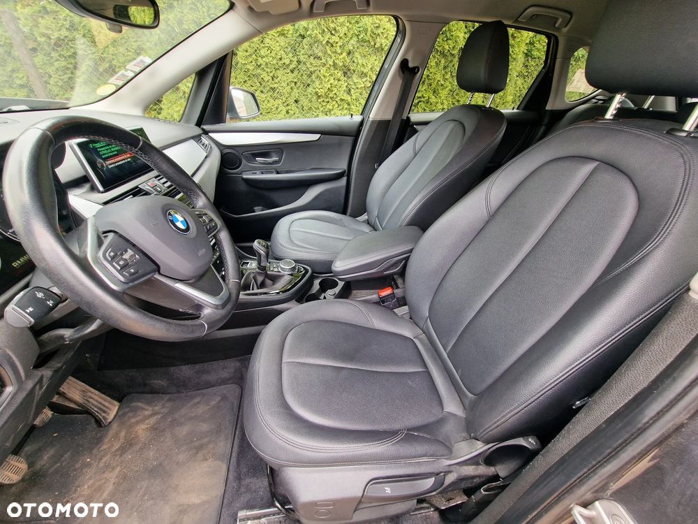 BMW Seria 2 216d - 10