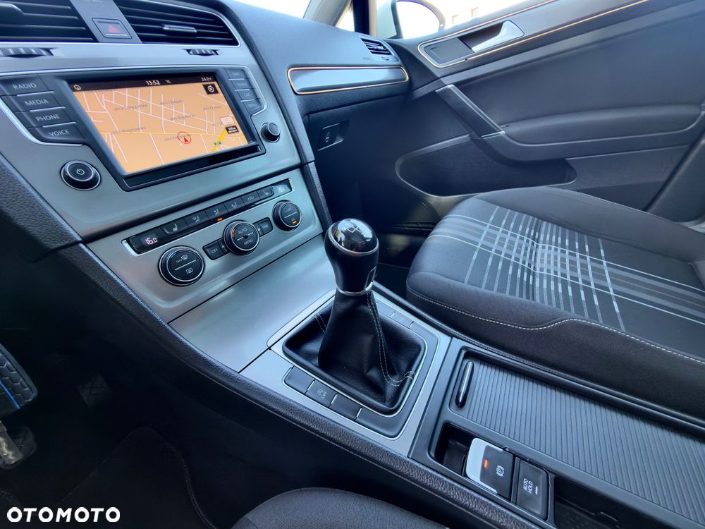Volkswagen Golf 2.0 TDI BlueMotion Technology Lounge - 30