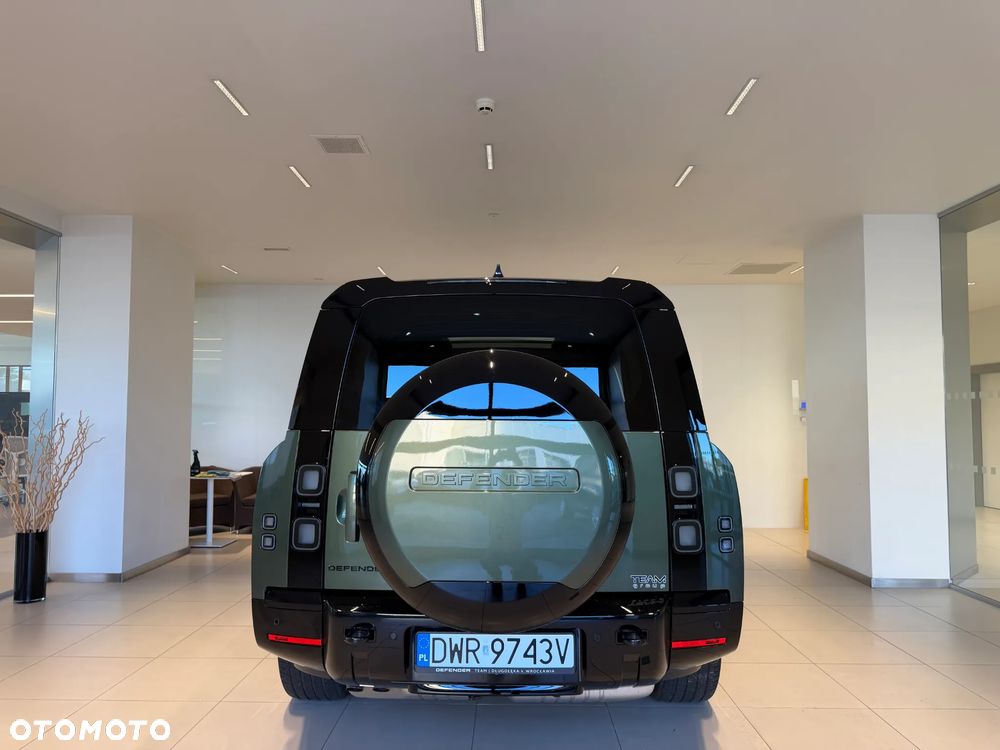 Land Rover Defender - 4