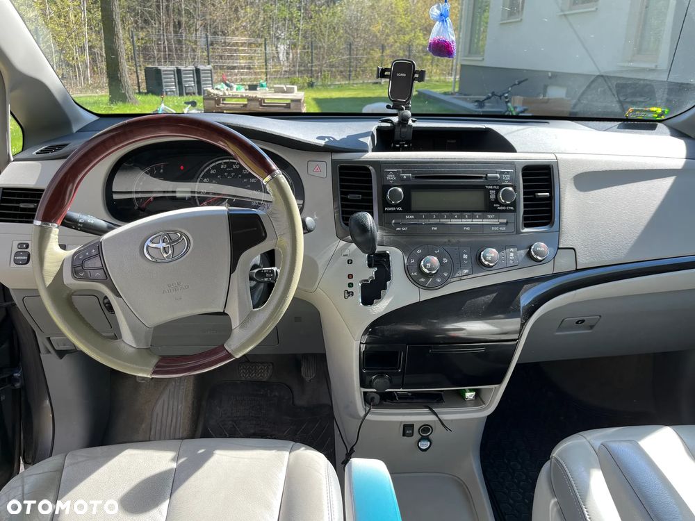 Toyota Sienna 3.5 V6 - 10