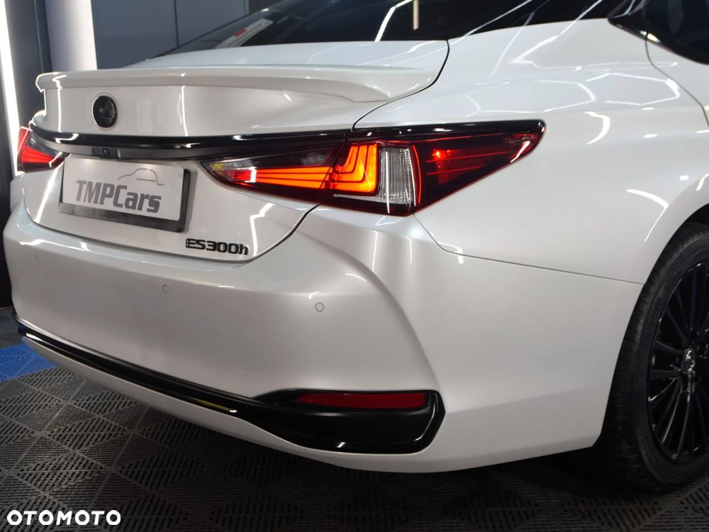 Lexus ES 300h Business Line - 16