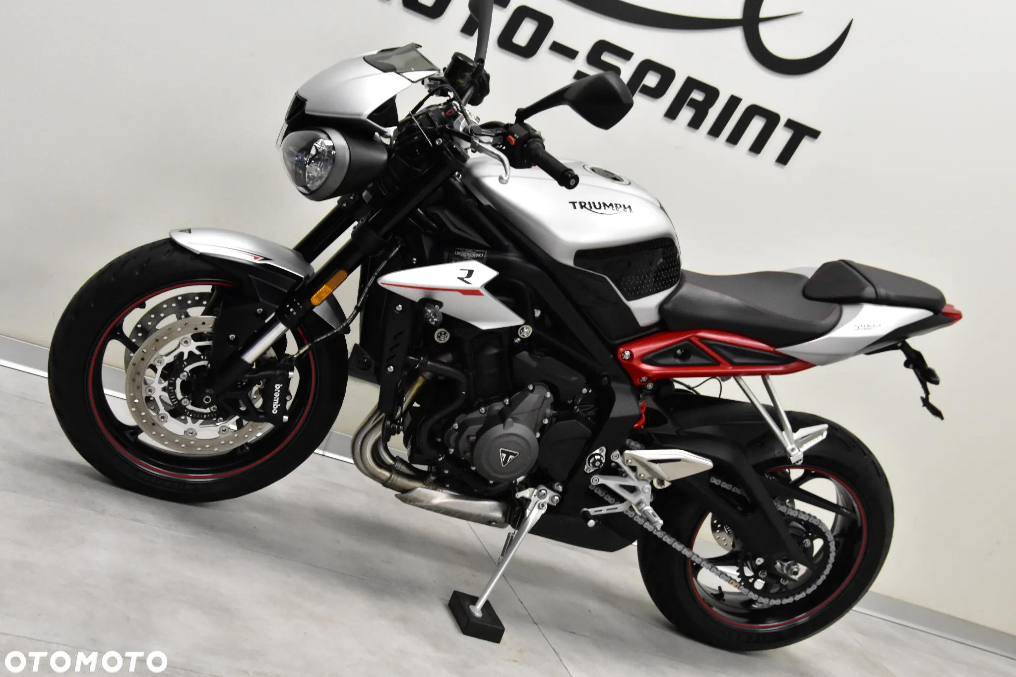 Triumph Street Triple - 8