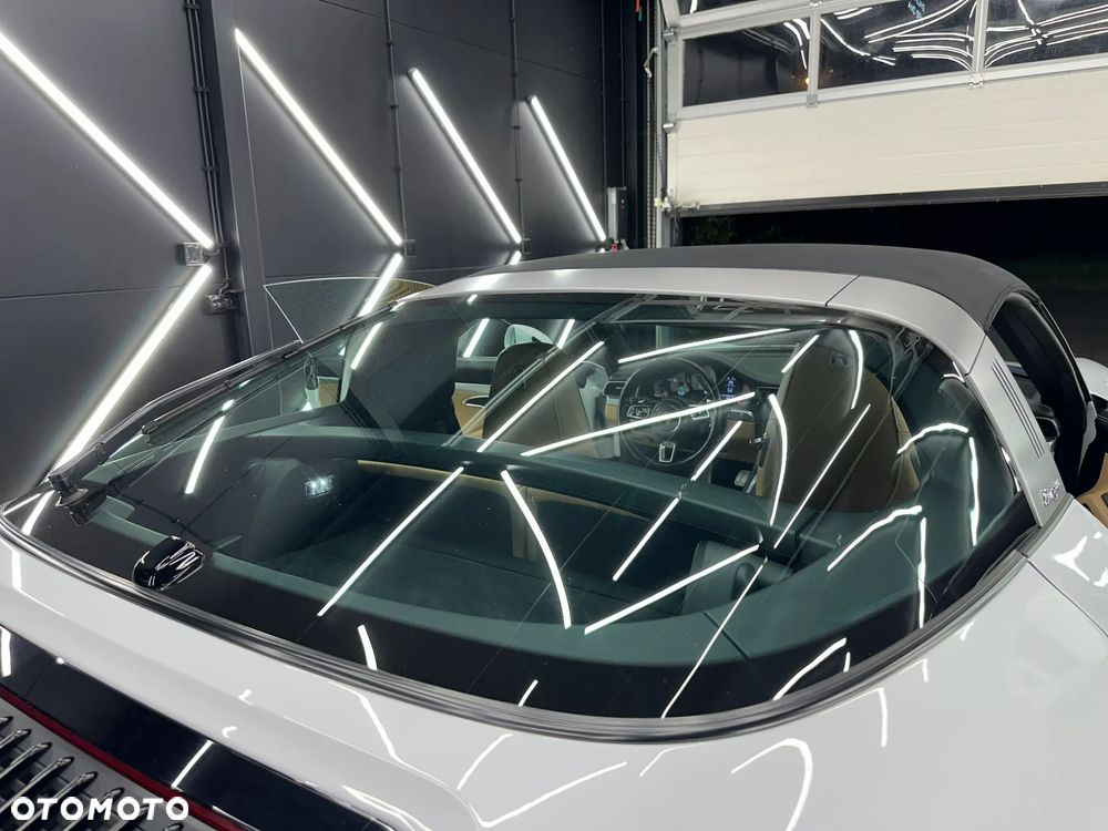 Porsche 911 Carrera 4 PDK Cabrio - 11