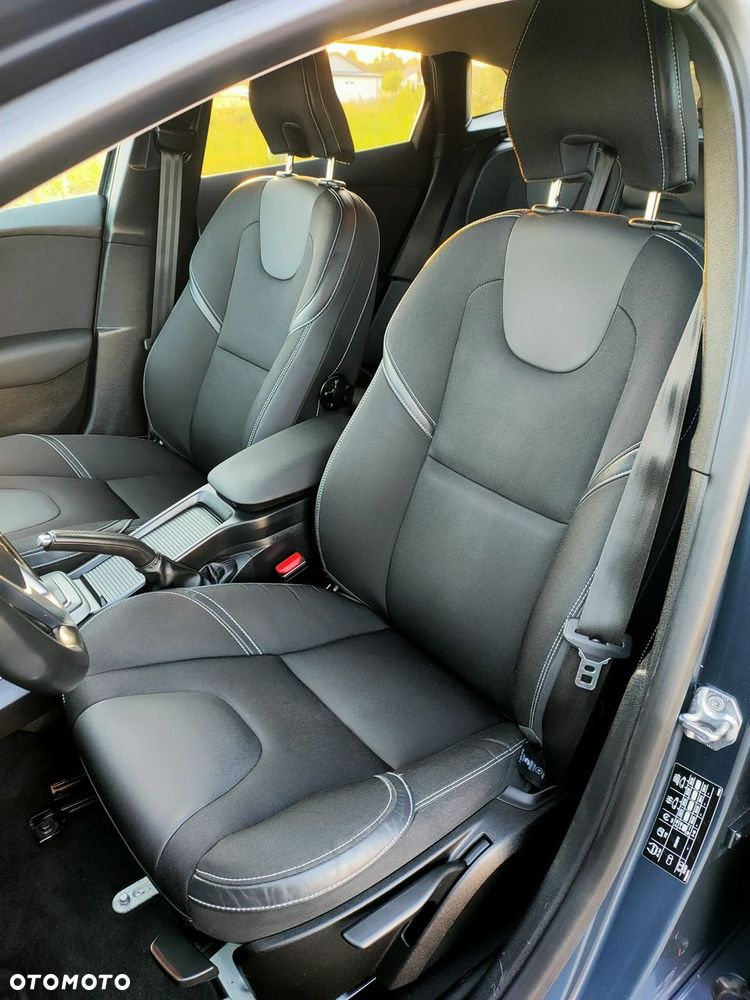 Volvo V40 D2 Drive-E SCR Momentum - 12