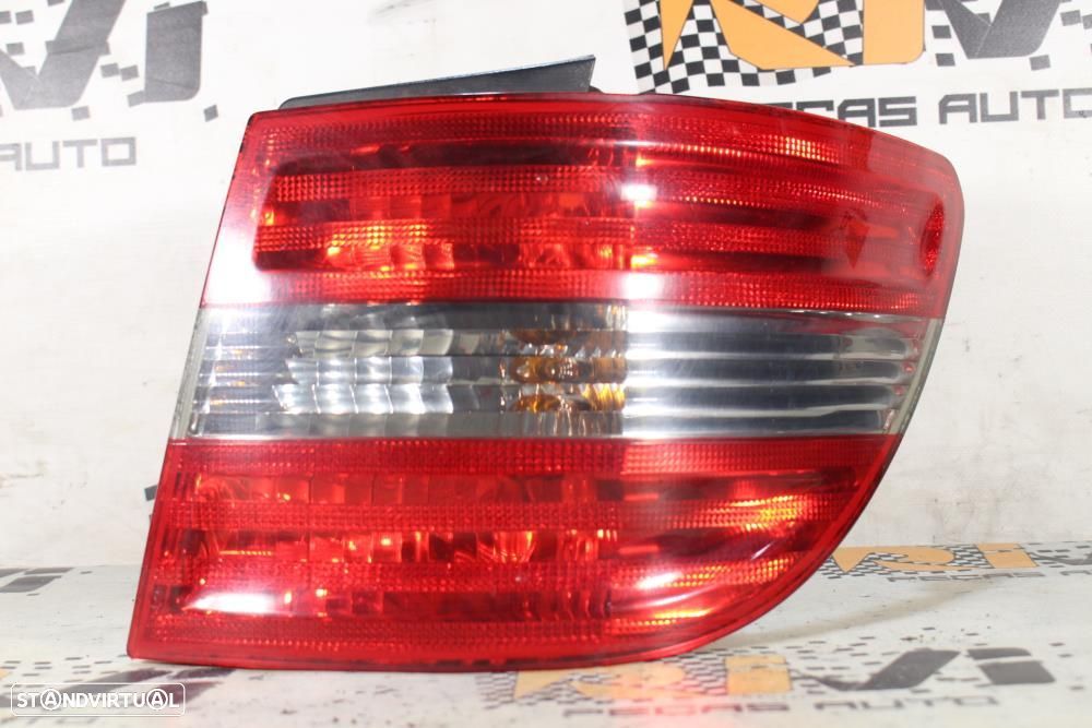 Ótica / Farol Direito Mercedes-Benz B-Class (W245)  A1698202664 / A 16 - 1