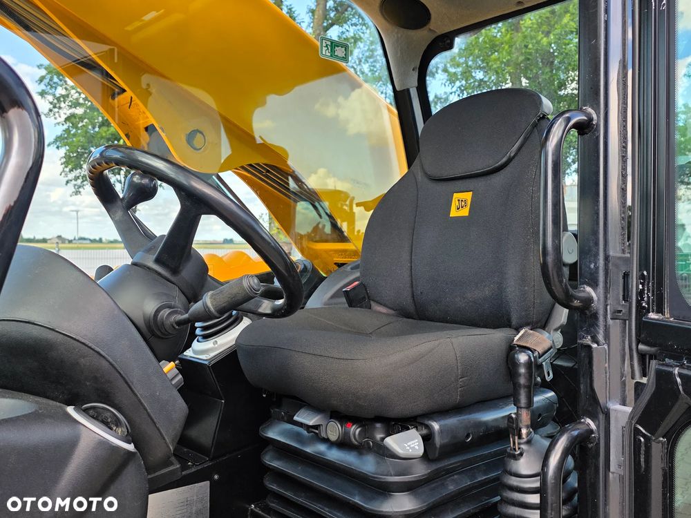 JCB 536 60 Agri Premier 2017R - 16