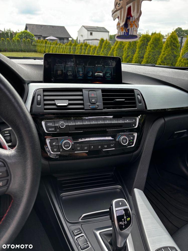 BMW Seria 3 330i Sport Line - 27