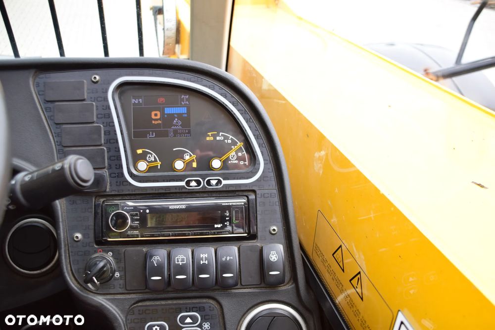 JCB 541-70 - 25