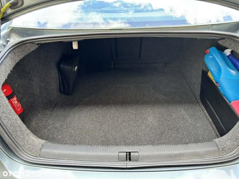 Volkswagen Jetta 1.6 FSI Comfortline - 25