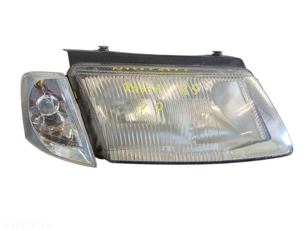 LAMPA PRAWA PRZEDNIA PRZÓD KIERUNKOWSKAZ VW PASSAT B5 - 1