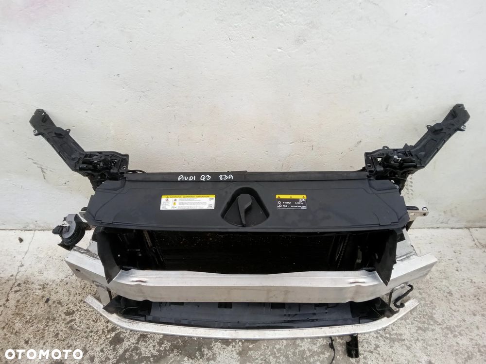 AUDI Q3 II 83A  - PAS PRZEDNI CHŁODNICE WENTYLA - 2