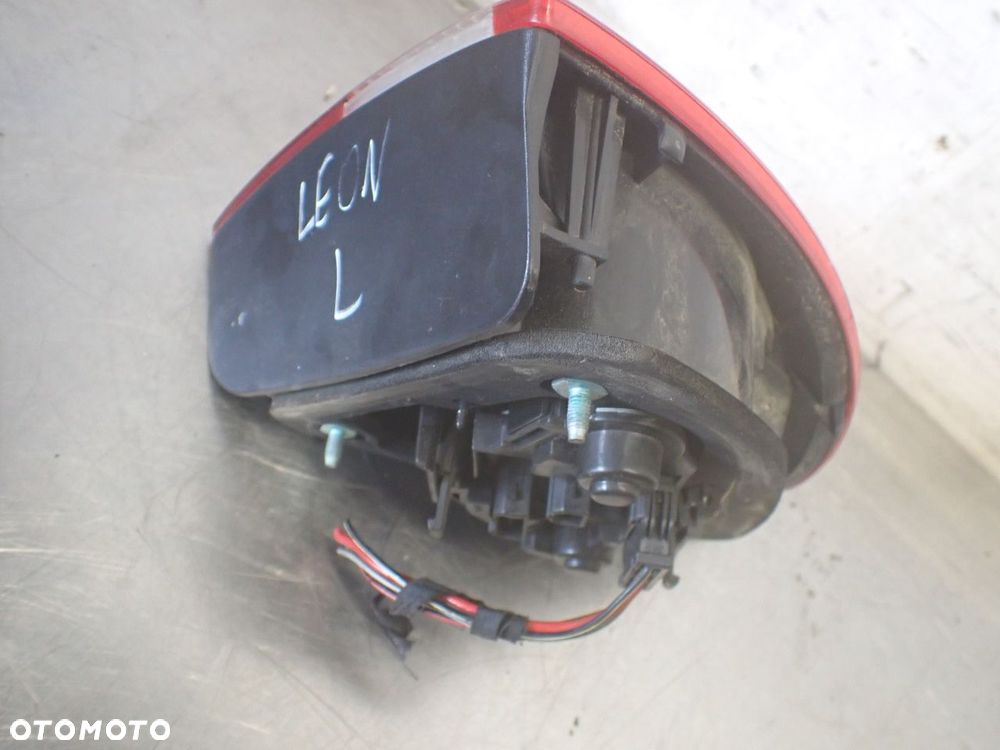 LAMPA LEWA TYLNA SEAT LEON 1.6 - 6