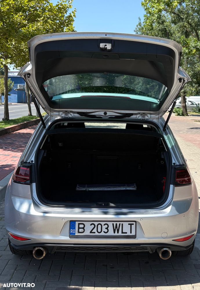 Volkswagen Golf - 5