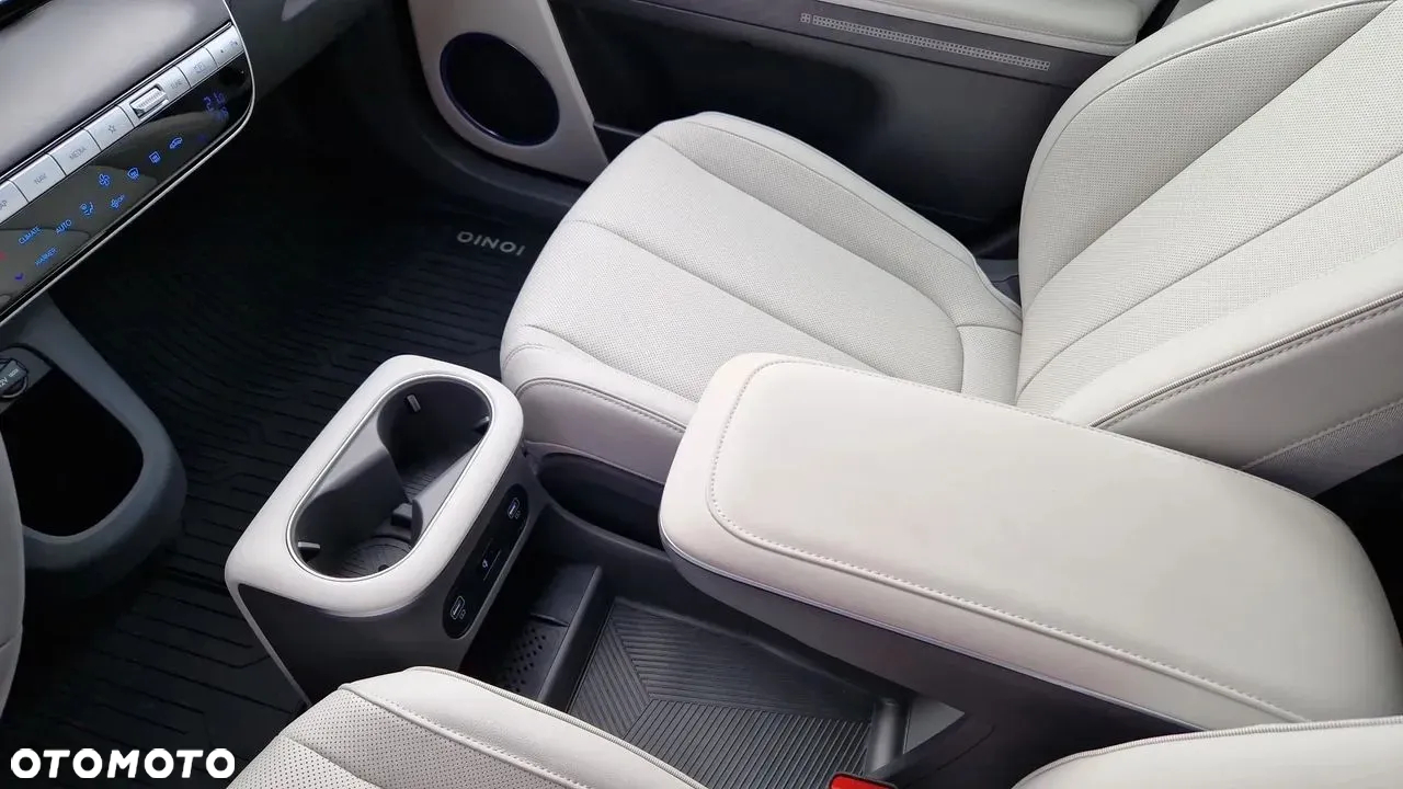 Hyundai IONIQ - 13