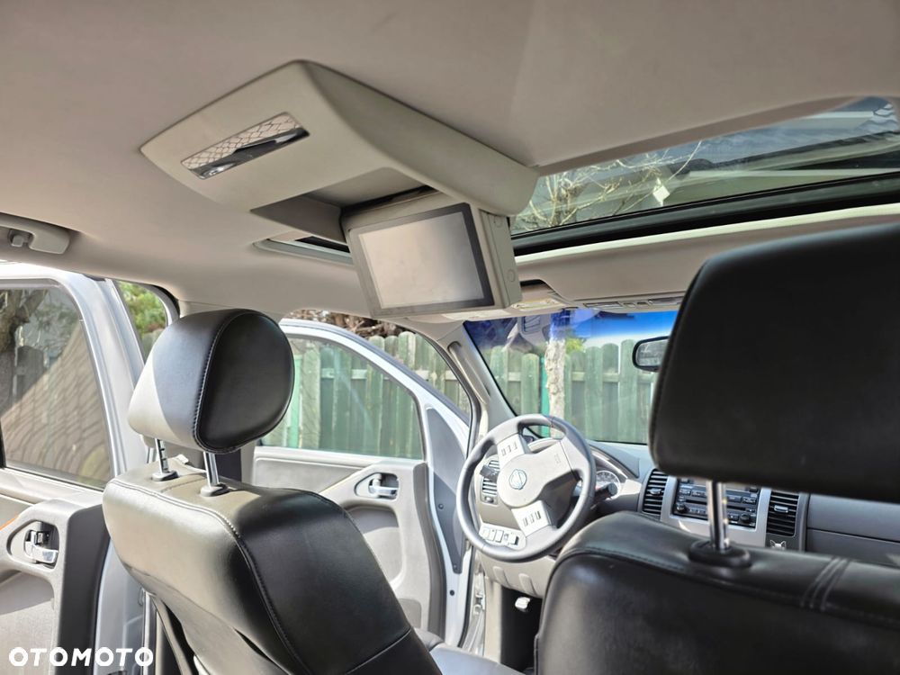 Nissan Pathfinder 4.0 V6 LE - 18